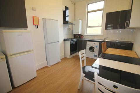 1 bedroom in a house share to rent, Churchfield Road, Acton