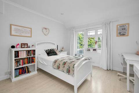204 Ember Lane, East Molesey, KT8 0BS