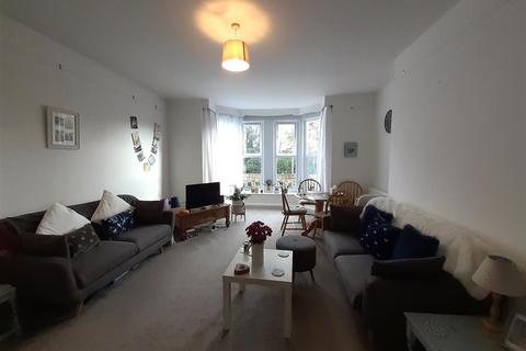 2 bedroom flat to rent, Trull Road