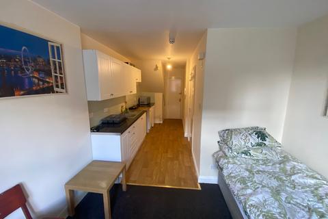 Studio to rent, West End Lane, West Hampstead  NW6
