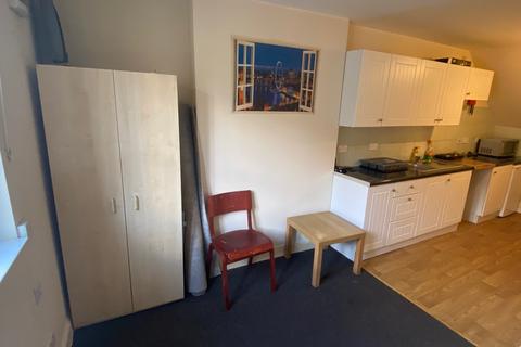 Studio to rent, West End Lane, West Hampstead  NW6