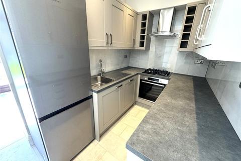 3 bedroom terraced house to rent, Cranmore Road, Bromley, BR1