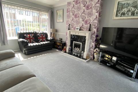 19 Turf Close, Royton, Oldham, OL2 6BZ