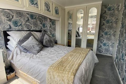 19 Turf Close, Royton, Oldham, OL2 6BZ