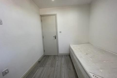 Studio to rent, Thornton Heath CR7