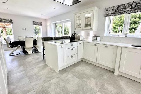 4 bedroom detached house for sale, Davids Lane, Ringwood, BH24 2AW