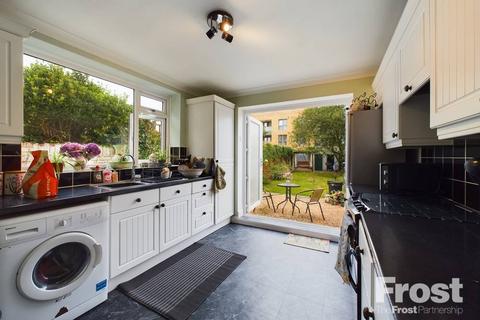 2 bedroom end of terrace house for sale, The Drive, Feltham, TW14