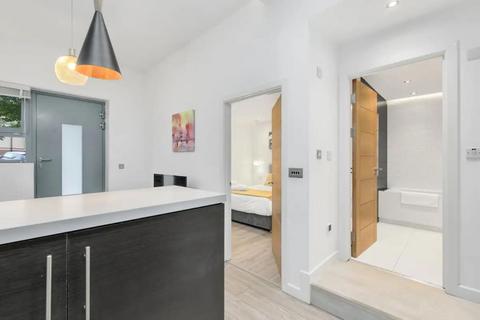 1 bedroom flat for sale, Woking,  GU22,  GU22