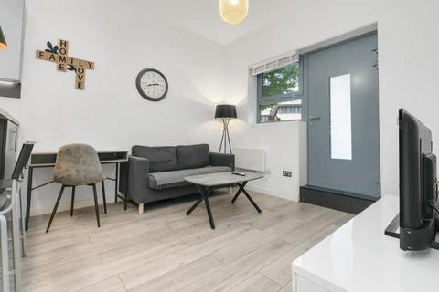 1 bedroom flat for sale, Woking,  GU22,  GU22