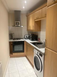 2 bedroom flat to rent, POKESDOWN TWO BEDROOM FIRST FLOOR FLAT WITH ALLOCATED PARKING