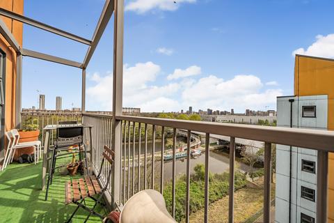 2 bedroom apartment for sale, Twelvetrees Crescent, Bromley-By-Bow, E3
