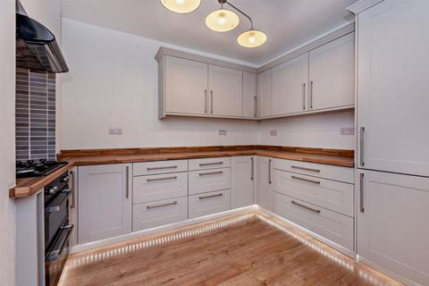 4 bedroom terraced house to rent, Steyne Road, Seaford, Eastbourne, East Sussex BN25 1HT