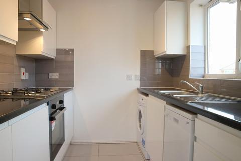2 bedroom flat to rent, Jemmett Close, Norbiton, Surrey, KT2