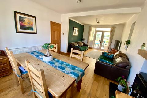 21 Barnsfold Road, Marple, Stockport, SK6 7JB
