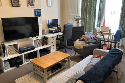 Studio to rent, Gloucester Drive, London, N4