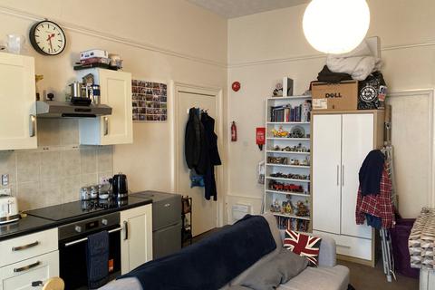 Studio to rent, Gloucester Drive, London, N4