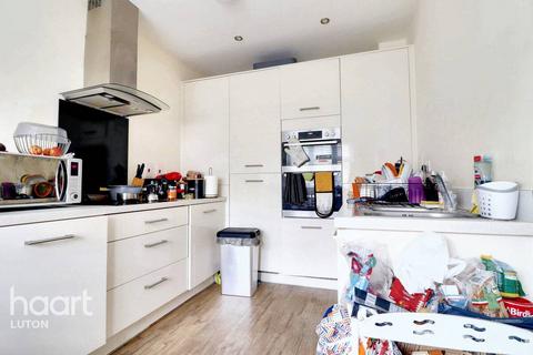 3 bedroom end of terrace house for sale, Whittle Drive, Luton