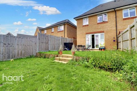 3 bedroom end of terrace house for sale, Whittle Drive, Luton