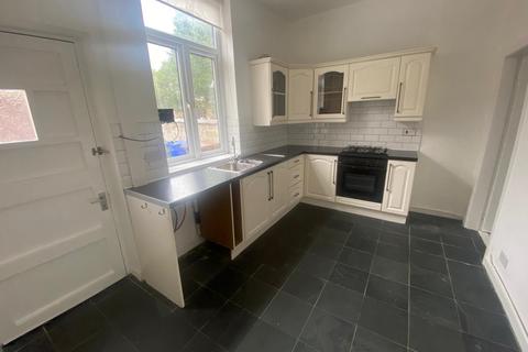 2 bedroom terraced house to rent, Old Road, SK14