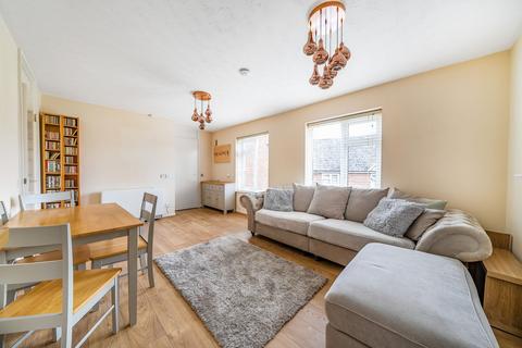 2 bedroom flat for sale, Henbit Close, Tadworth KT20