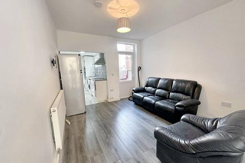 4 bedroom flat to rent, Luther Street, Leicester LE3
