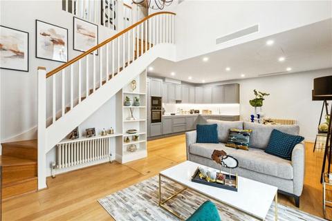 2 bedroom flat to rent, Woods Mews, Mayfair, London