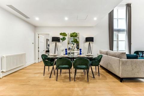2 bedroom flat to rent, Woods Mews, Mayfair, London