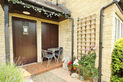 2 bedroom apartment for sale, St Marys Mead, Witney, OX28
