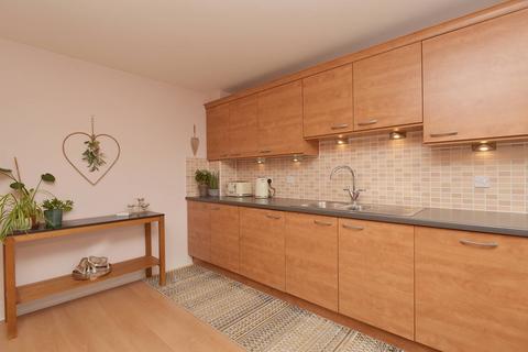 Flat 3, 3 Appin Place, Edinburgh, EH14 1PW