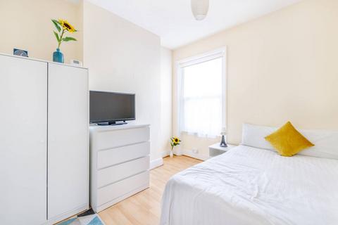 3 bedroom maisonette to rent, South Ealing Road, Ealing, London, W5