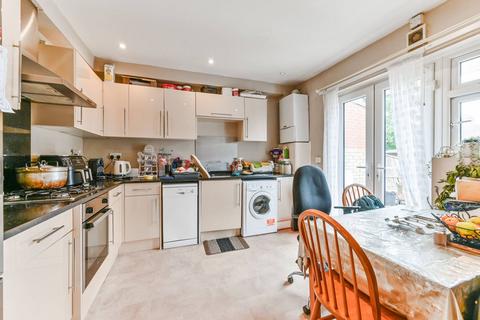 3 bedroom terraced house to rent, Norbury Court Road, Norbury, London, SW16