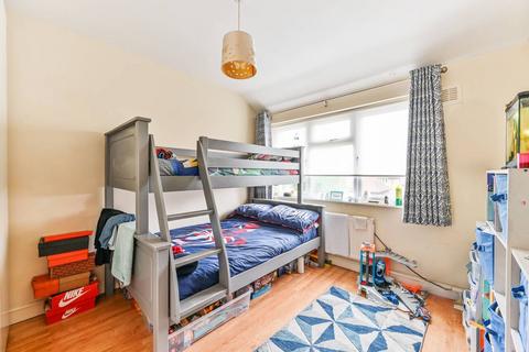 3 bedroom terraced house to rent, Norbury Court Road, Norbury, London, SW16