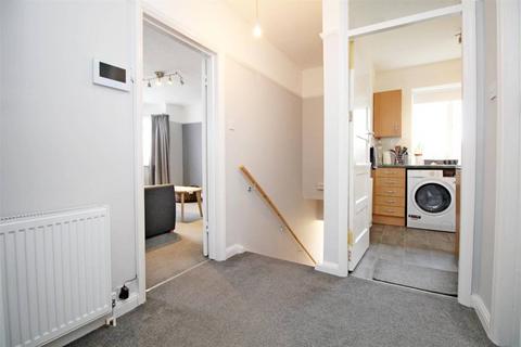 2 bedroom flat to rent, Springfield Close, Stanmore, HA7