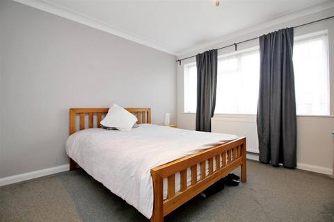 2 bedroom flat to rent, Springfield Close, Stanmore, HA7