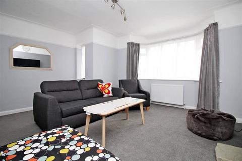 2 bedroom flat to rent, Springfield Close, Stanmore, HA7