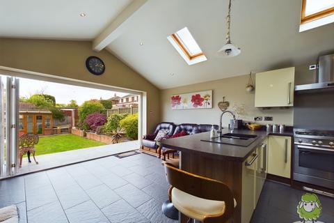3 bedroom terraced house to rent, 1 School Hill, Kirkby-in-Ashfield, Nottingham