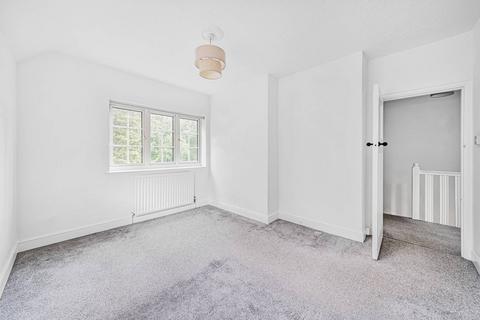 3 bedroom terraced house to rent, Brooklands Road, Brooklands, Weybridge, KT13