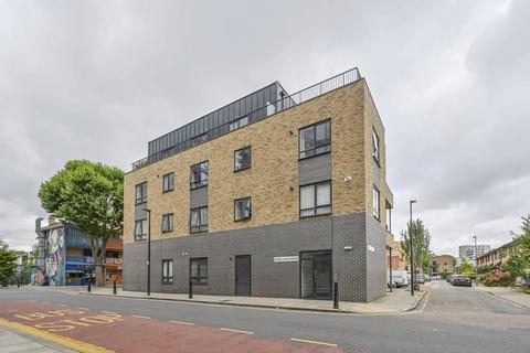 4 bedroom flat to rent, Blair Street, E14, Poplar, London, E14