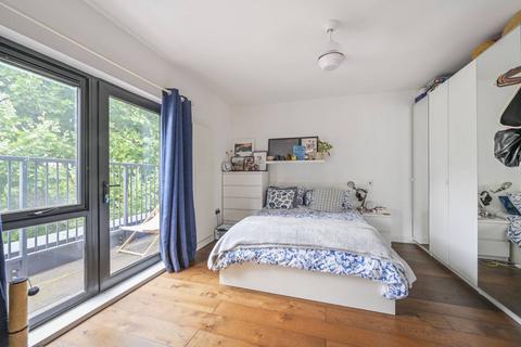 4 bedroom flat to rent, Blair Street, E14, Poplar, London, E14