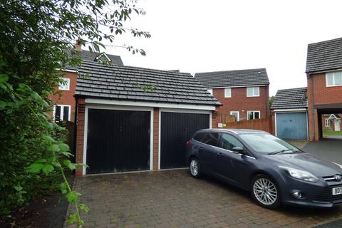 3 bedroom townhouse to rent, The Saplings, Madeley TF7