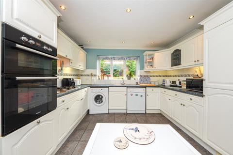 4 bedroom bungalow for sale, Gerddi Victoria, Colwyn Bay, Conwy, LL29