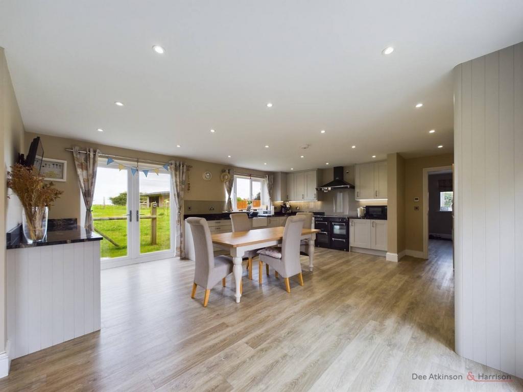 Kitchen/Dining Area