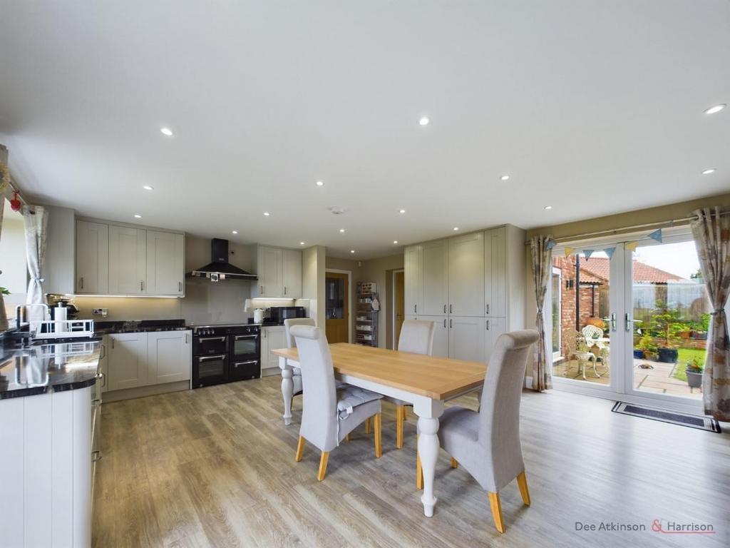 Kitchen/Dining Area