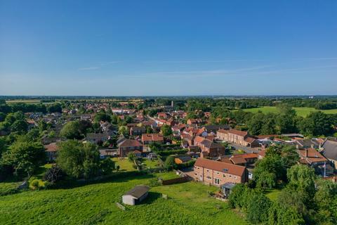 4 bedroom detached house for sale, Middle Street, Nafferton, YO25 4JS