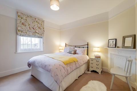 2 bedroom apartment for sale, Arnold Mansions, Queen's Club Gardens, London, Greater London, W14