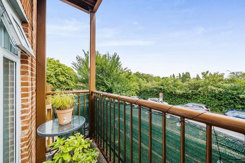 Flat 8, 1 Brosse Way, Bromley, BR2 8FF