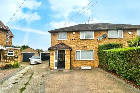 3 bedroom semi-detached house to rent, Morley Close, Langley SL3