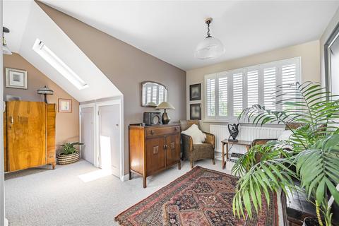 15 Apers Avenue, Woking, GU22 9NB