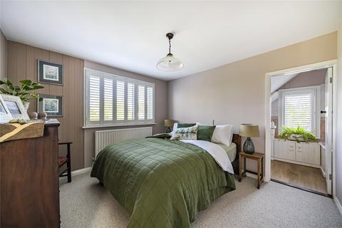15 Apers Avenue, Woking, GU22 9NB