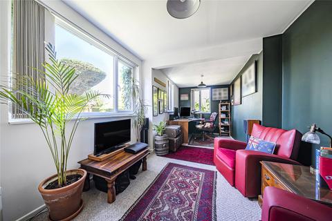 15 Apers Avenue, Woking, GU22 9NB